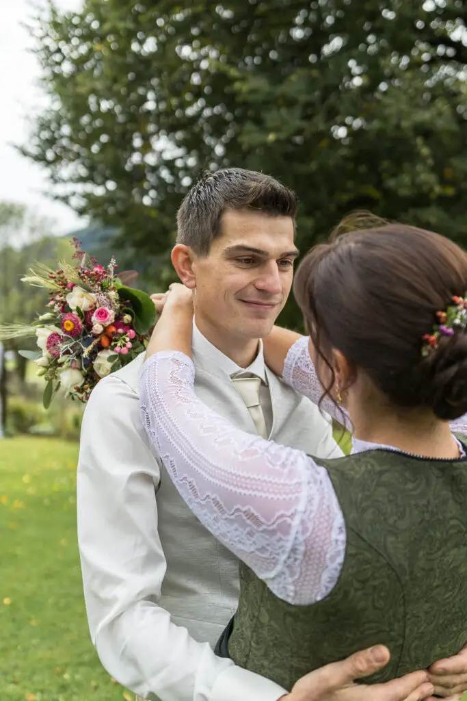 Herbst-Hochzeit-Portrait-Bräutigam