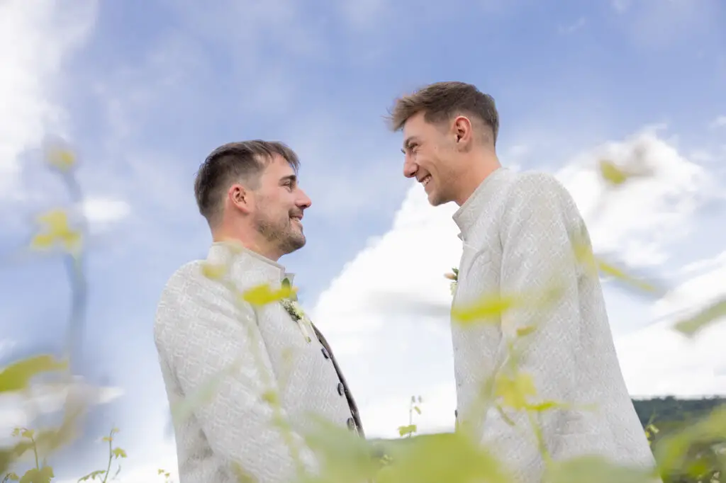 Bräutigam-Bilder-in-der-Natur-in-Tracht