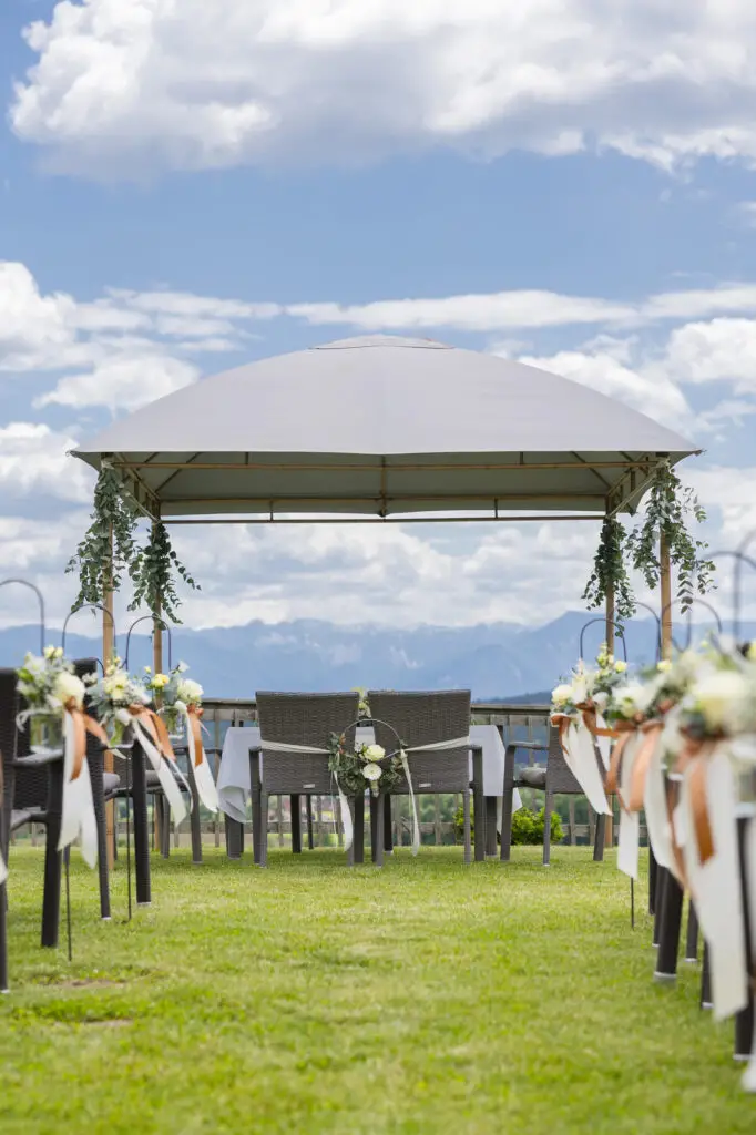 Hochzeit-am-TripplGut-und-Blumenschmuck-von-Bleamlen