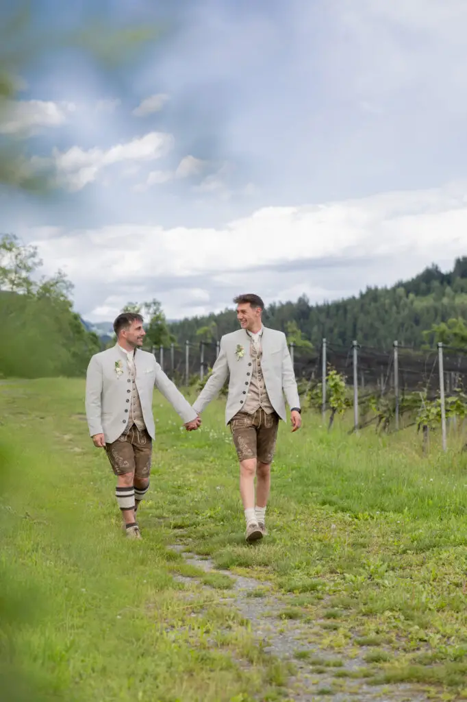 Hochzeitsbilder-in-den-Weinbergen-in-Tracht
