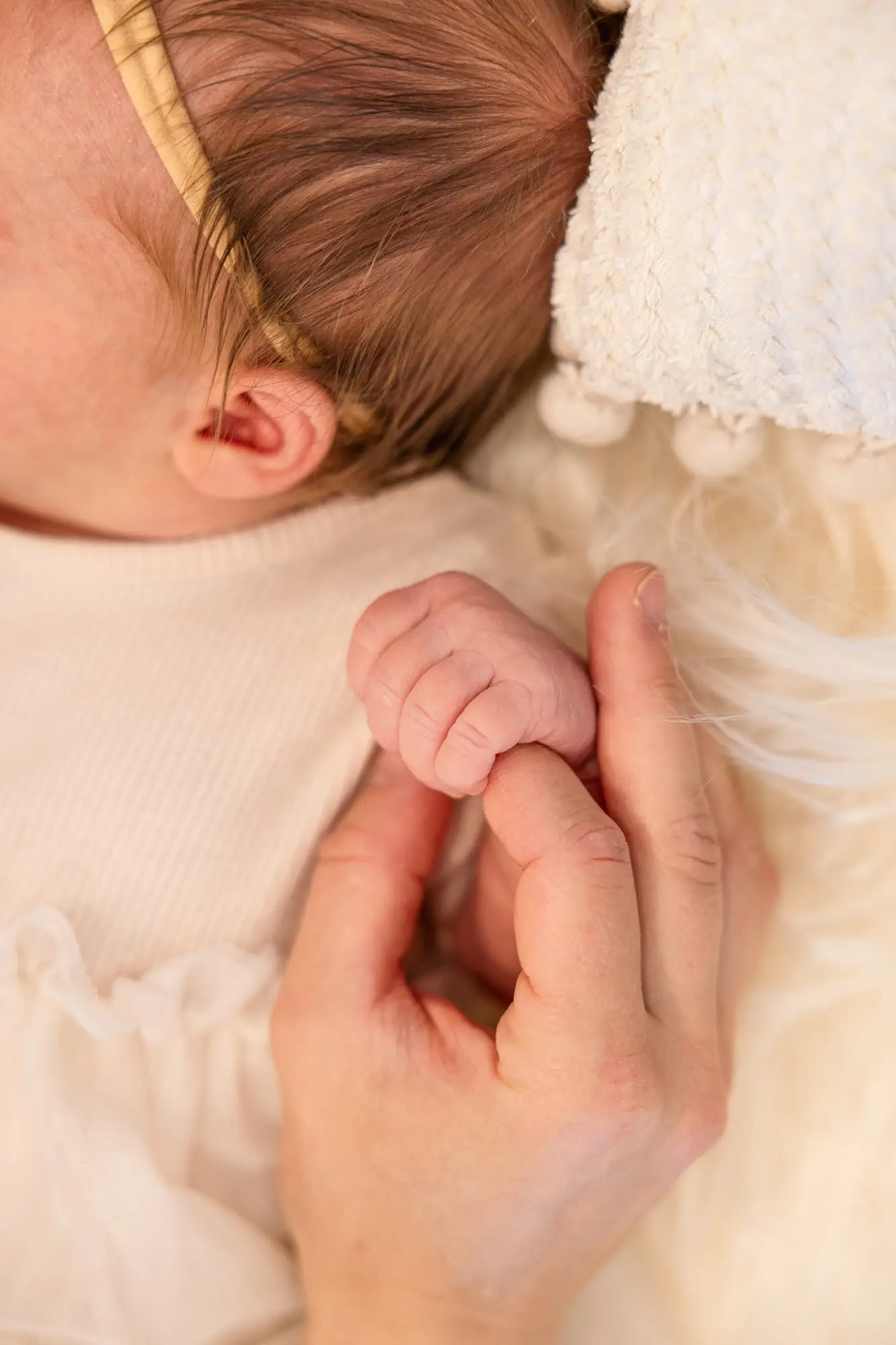 Newborn-Babyfotografie-bei-einer-Homestory
