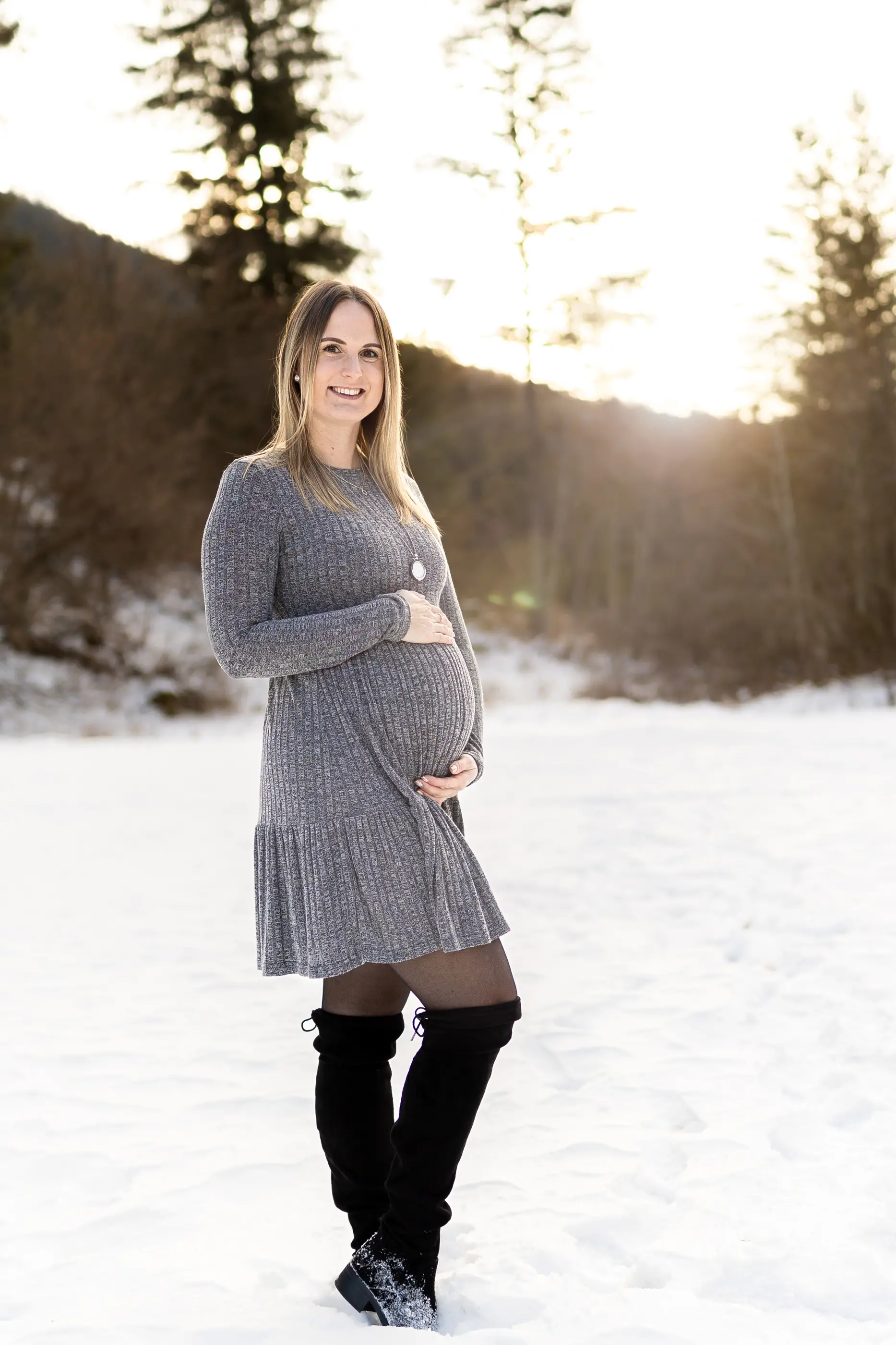 Schwangerschaftsbilder-im-Winter-im-Schnee
