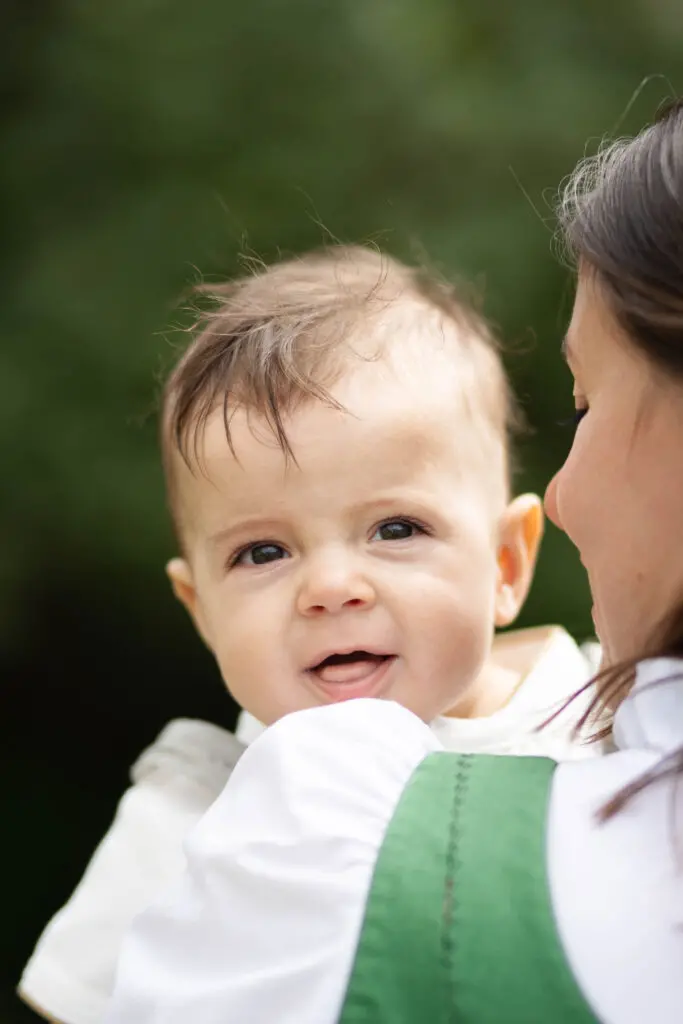 Taufe-Portrait-Bild-Shooting-im-Freien