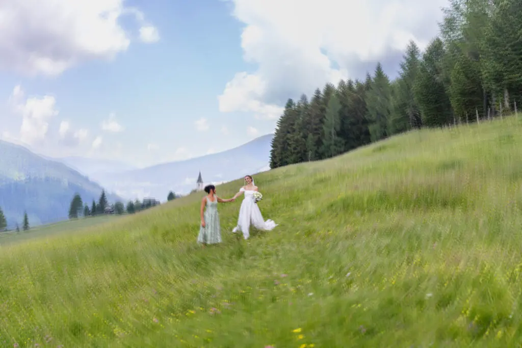 Bilder-Braut-und-Trauzeugin-in-den-Bergen-Hochzeit